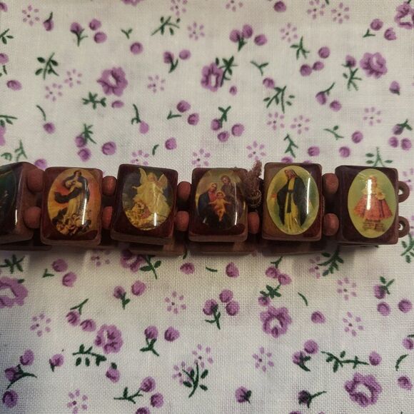 Vintage Wooden Religious Figures Stretch Bracelet - Picture 4 of 5